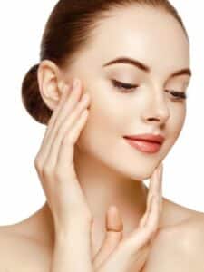 घर पर गोल्डन ग्लो पाने के लिए फेशियल के बजाय लगाएं ये फेस पैक ! skin glow face pack at home (3)