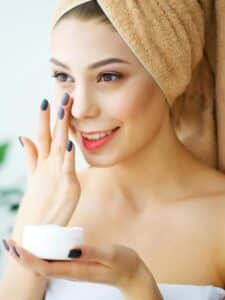 चेहरे पर निखार पाने के लिए रोजाना इन ब्यूटी टिप्स को फॉलो करे (18)